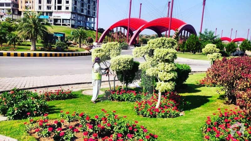 Prime Location Commercial Plots At 220 ft Wide Gulberg Park Avenue Prime Location Commercial Plots At 220 ft Wide Gulberg Park Avenue