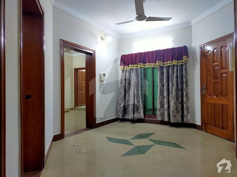 لنک روڈ ایبٹ آباد میں 5 کمروں کا 7 مرلہ مکان 2.05 کروڑ میں برائے فروخت۔