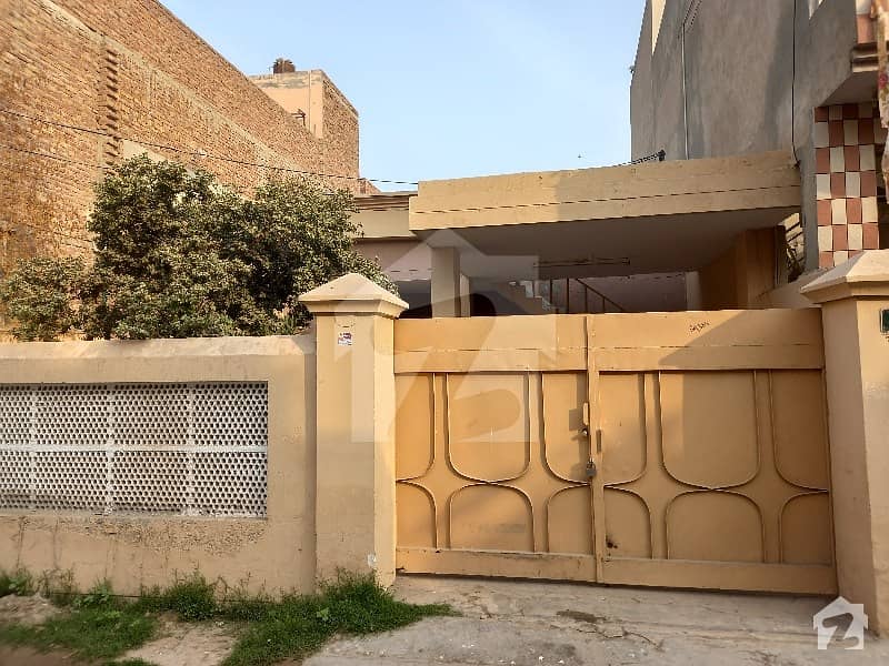 خان ویلیج ملتان میں 2 کمروں کا 7 مرلہ مکان 25 ہزار میں کرایہ پر دستیاب ہے۔