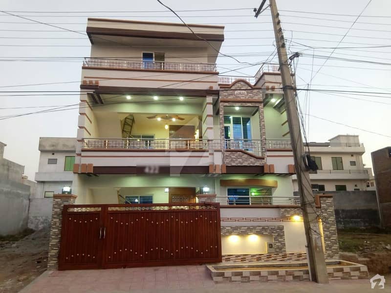 ائیرپورٹ ہاؤسنگ سوسائٹی راولپنڈی میں 6 کمروں کا 8 مرلہ مکان 1.5 کروڑ میں برائے فروخت۔