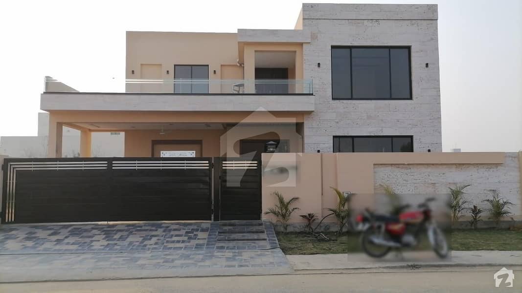 1 Kanal Brand New Beautiful Solid Constructed House Sector M3