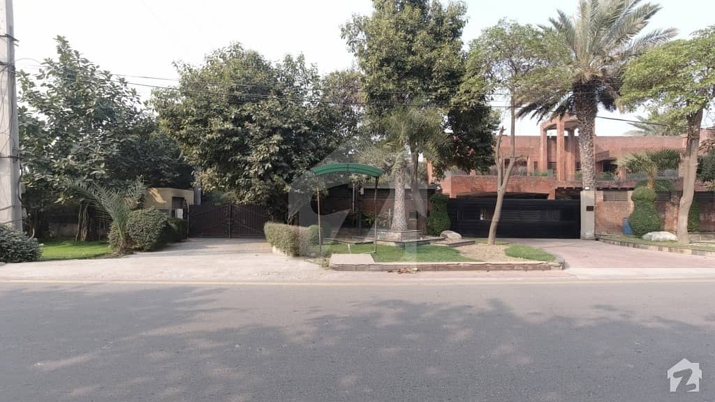 جوہر ٹاؤن فیز 2 جوہر ٹاؤن لاہور میں 6 کمروں کا 4 کنال مکان 20 کروڑ میں برائے فروخت۔