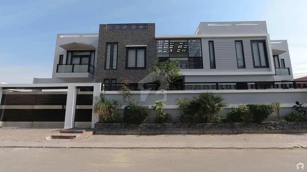 500 Square Yards Spacious House Available In DHA Defence For Sale