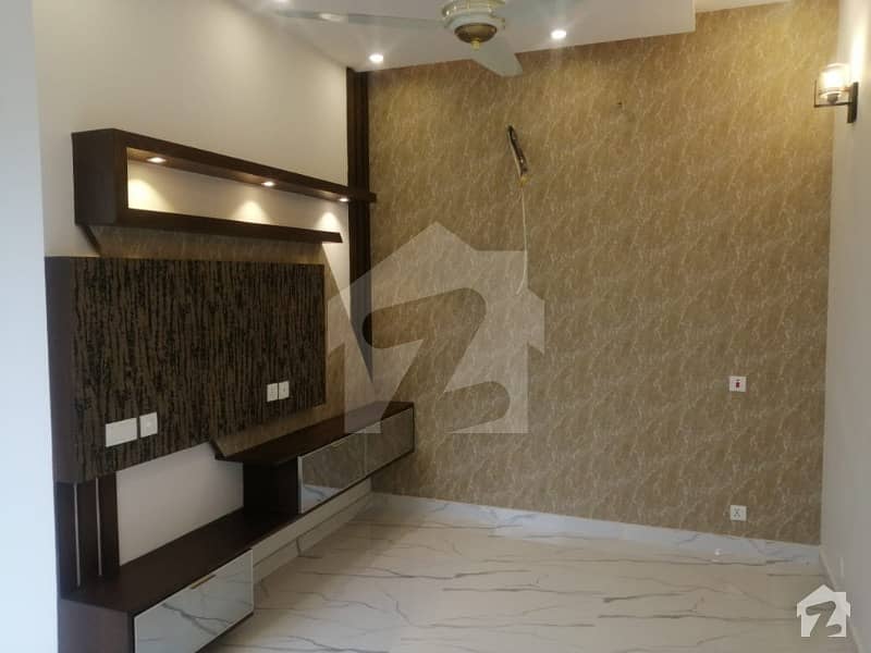 ڈی ایچ اے 11 رہبر لاہور میں 5 کمروں کا 10 مرلہ مکان 2.85 کروڑ میں برائے فروخت۔