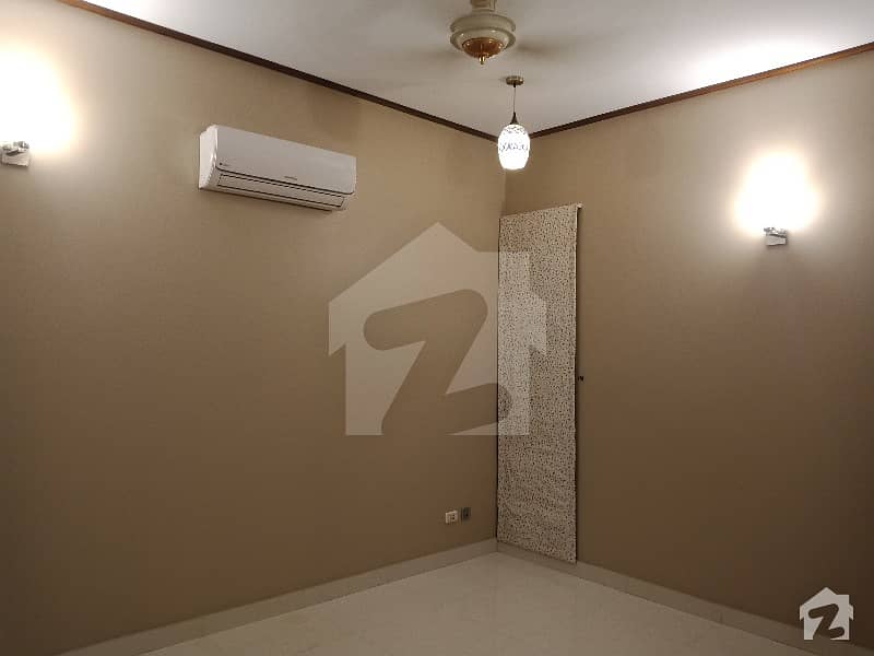 ڈی ایچ اے فیز 7 ایکسٹینشن ڈی ایچ اے ڈیفینس کراچی میں 4 کمروں کا 6 مرلہ مکان 1.4 لاکھ میں کرایہ پر دستیاب ہے۔