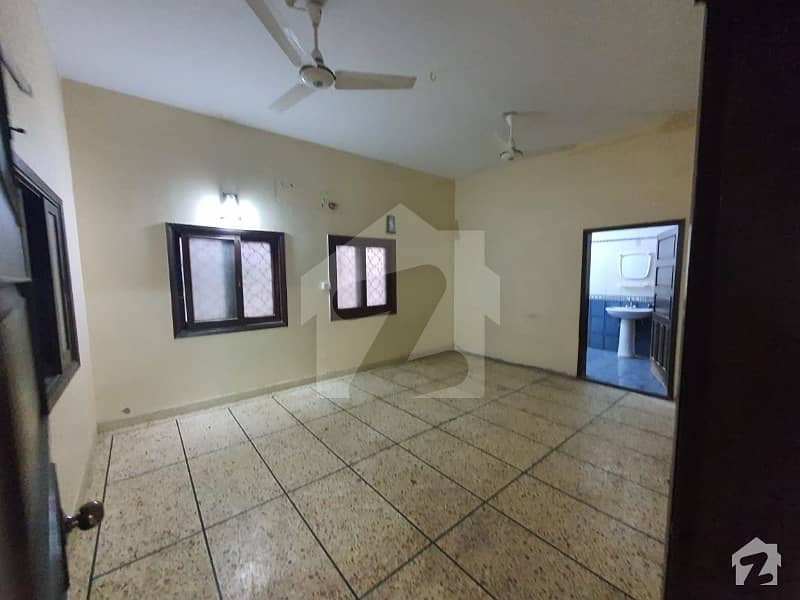پی ای سی ایچ ایس جمشید ٹاؤن کراچی میں 7 کمروں کا 16 مرلہ مکان 2.25 لاکھ میں کرایہ پر دستیاب ہے۔