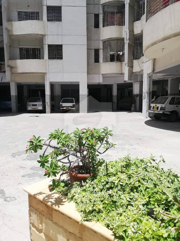 Grey Skyline Flat For Sale GulistaneJauhar Block 13, Gulistane