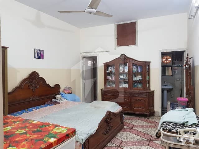 شمسی سوسائٹی شاہ فیصل ٹاؤن کراچی میں 6 کمروں کا 12 مرلہ مکان 3.5 کروڑ میں برائے فروخت۔