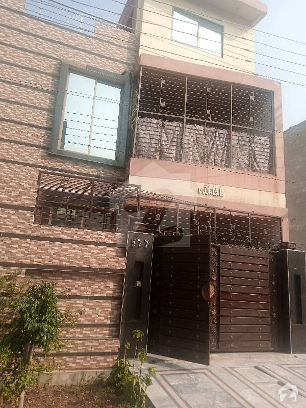 جوبلی ٹاؤن ۔ بلاک ڈی جوبلی ٹاؤن لاہور میں 4 کمروں کا 7 مرلہ مکان 1.99 کروڑ میں برائے فروخت۔