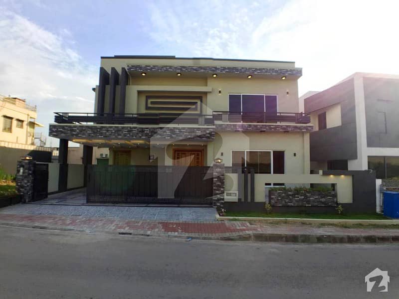 1 Kanal Brand New Aesthetic Design Bungalow Up For Rent