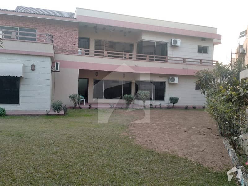 بحریہ ٹاؤن فیز 3 بحریہ ٹاؤن راولپنڈی راولپنڈی میں 6 کمروں کا 2.2 کنال مکان 9 کروڑ میں برائے فروخت۔