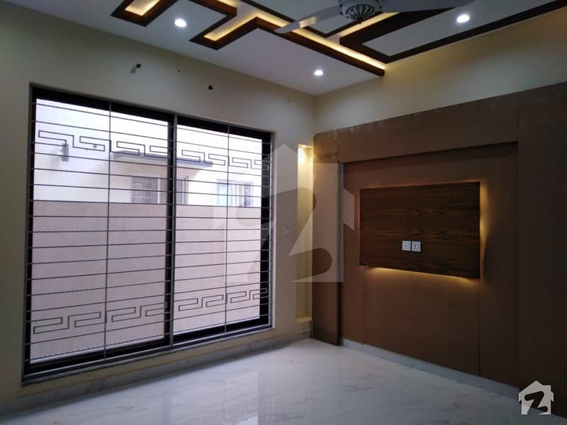 10 Marla House Available For Sale In Paragon City