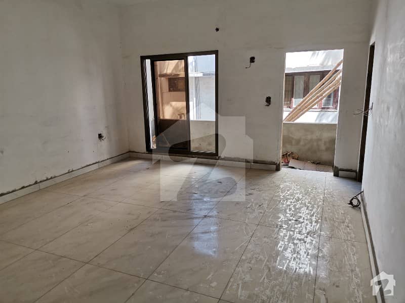 600 Yard 20 Room Building On 60 Feet Wide Road Available For Rent In Block 9 Gulshan E Iqbal Karachi Ideal For Commercial Use Schools Or Offices Etc