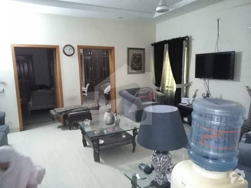 گلبرگ لاہور میں 3 کمروں کا 1.1 کنال بالائی پورشن 90 ہزار میں کرایہ پر دستیاب ہے۔