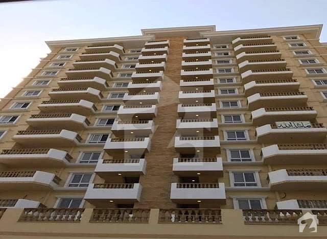 کلفٹن کراچی میں 4 کمروں کا 12 مرلہ فلیٹ 1.6 لاکھ میں کرایہ پر دستیاب ہے۔