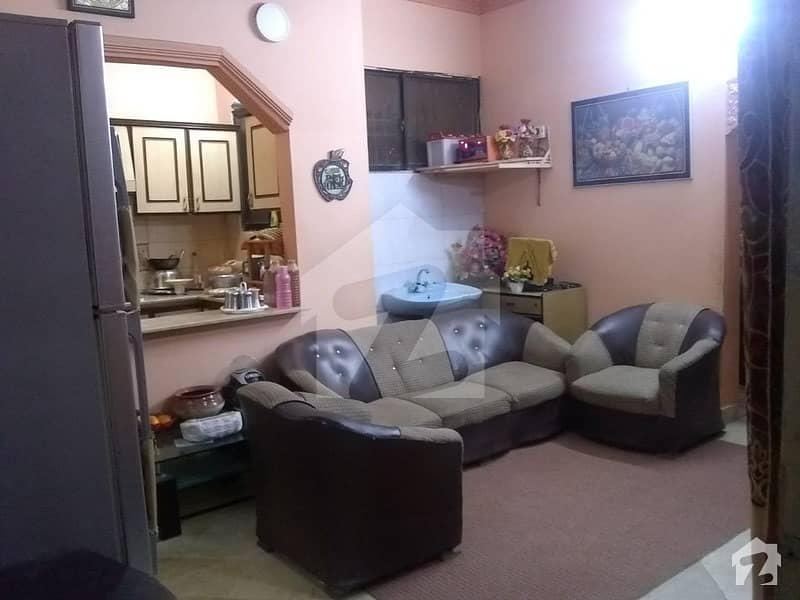 In Nazimabad 975  Square Feet Flat For Sale