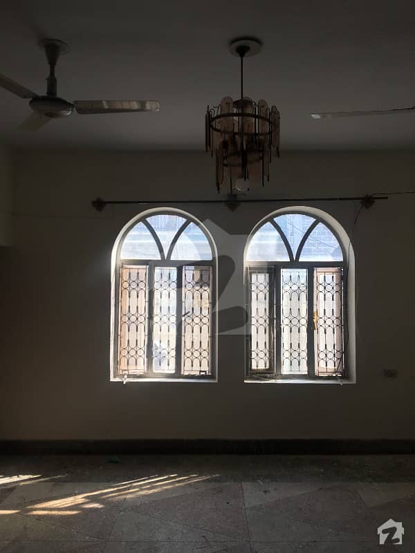 آئی ۔ 10 اسلام آباد میں 2 کمروں کا 6 مرلہ مکان 30 ہزار میں کرایہ پر دستیاب ہے۔