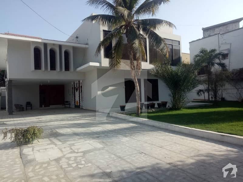 Chance Deal 1000 Sq Yards Beautiful Maintained Bungalow In Prime Location Of Dha Phase 6 Karachi