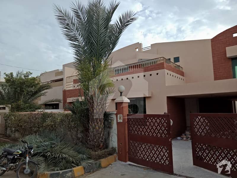 فالکن کمپلیکس - ائیر فورس آفیسرز ہاؤسنگ سکیم (اے ایف او ایچ ایس) فیصل کنٹونمنٹ کینٹ کراچی میں 4 کمروں کا 14 مرلہ مکان 9.75 کروڑ میں برائے فروخت۔