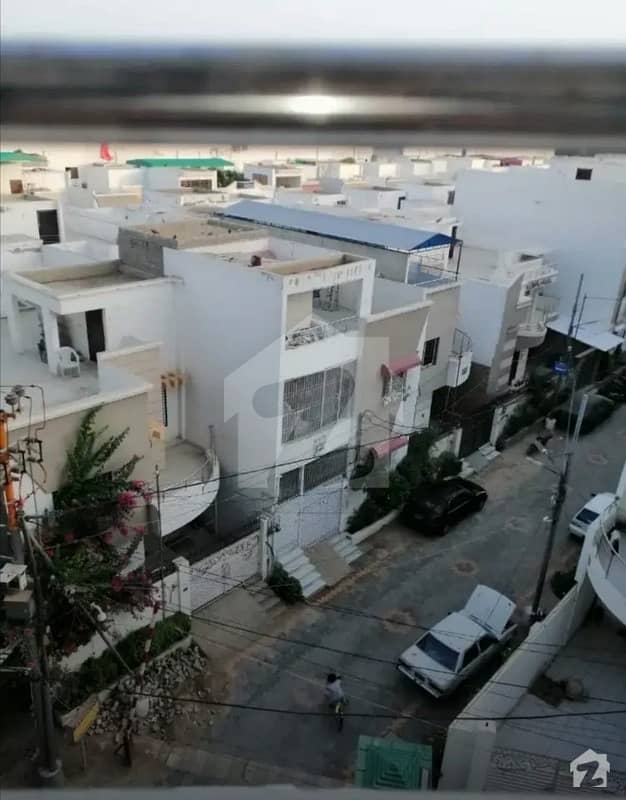 گلشنِ شمیم گلبرگ ٹاؤن کراچی میں 3 کمروں کا 6 مرلہ فلیٹ 97 لاکھ میں برائے فروخت۔
