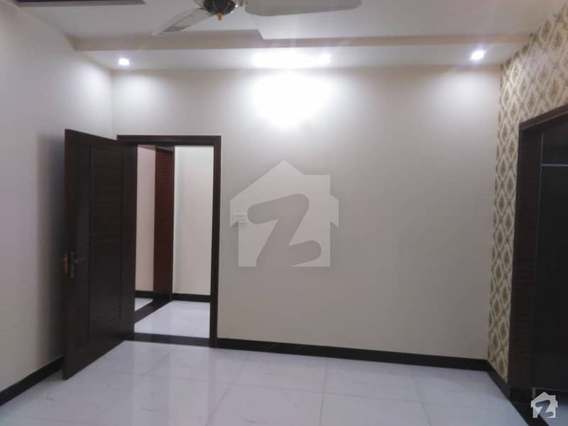 ایڈن گارڈنز فیصل آباد میں 7 کمروں کا 10 مرلہ مکان 2.65 کروڑ میں برائے فروخت۔