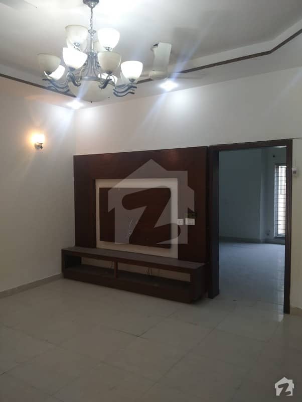بحریہ ٹاؤن سیکٹرڈی بحریہ ٹاؤن لاہور میں 5 کمروں کا 10 مرلہ مکان 72 ہزار میں کرایہ پر دستیاب ہے۔