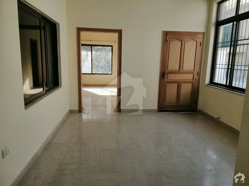 Flat In G-9 Sized 450 Square Feet Is Available