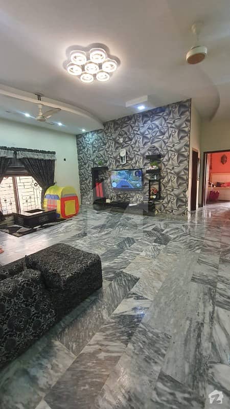 ویلینشیاء ۔ بلاک ای1 ویلینشیاء ہاؤسنگ سوسائٹی لاہور میں 8 کمروں کا 1 کنال مکان 3 کروڑ میں برائے فروخت۔