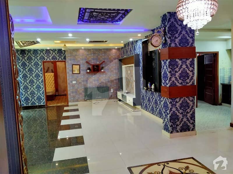 ایف ۔ 11 مرکز ایف ۔ 11 اسلام آباد میں 3 کمروں کا 12 مرلہ فلیٹ 3.3 کروڑ میں برائے فروخت۔