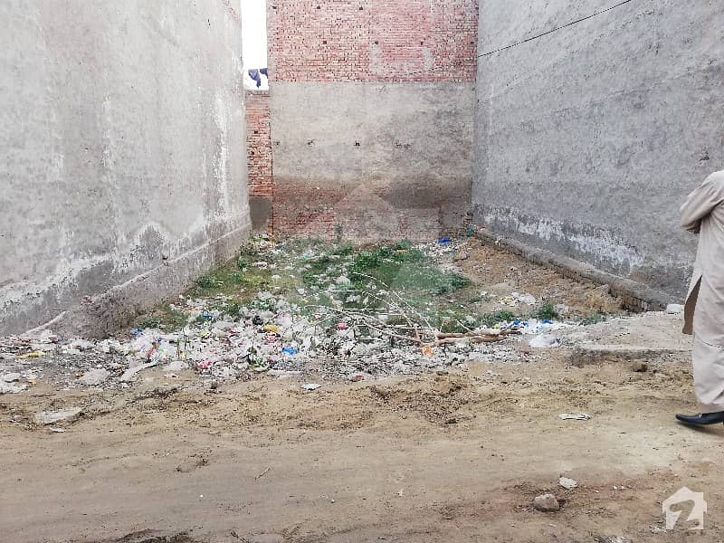 بھٹہ چوک لاہور میں 4 مرلہ رہائشی پلاٹ 40 لاکھ میں برائے فروخت۔