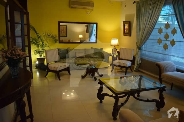 گارڈن ٹاؤن - بابر بلاک گارڈن ٹاؤن لاہور میں 5 کمروں کا 2 کنال مکان 2.2 لاکھ میں کرایہ پر دستیاب ہے۔