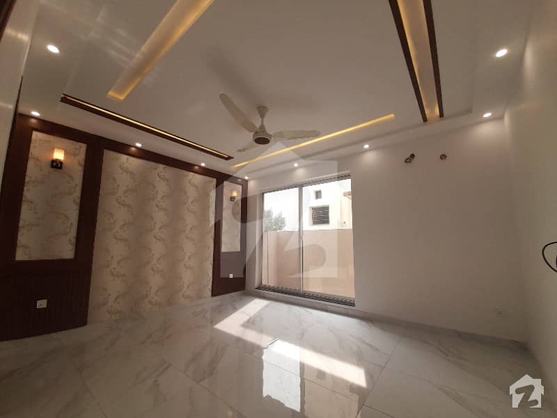 10 Marla Used House For Sale At Prime Location In Reasonable Price At Very Hot Location