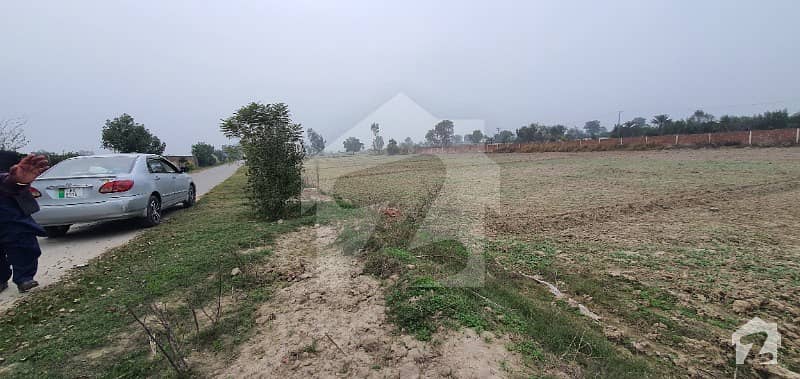 برکی روڈ کینٹ لاہور میں 1 کنال زرعی زمین 23 لاکھ میں برائے فروخت۔