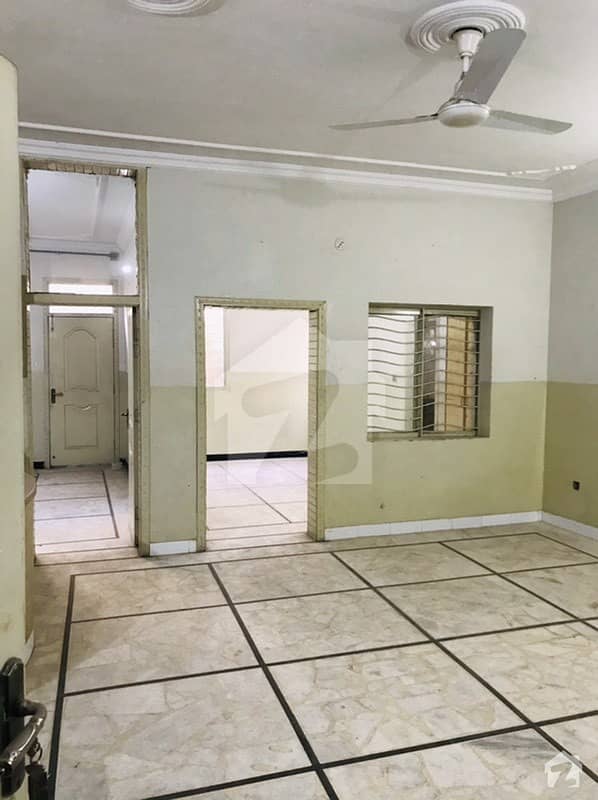 Spacious Flat Is Available In Sarafa Bazar For Rent