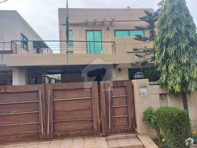 10 Marla House Is Available For Sale 10 Marla House Is Available For Sale