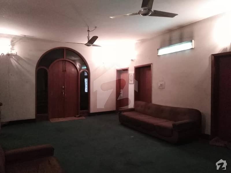 شادمان لاہور میں 7 کمروں کا 1 کنال مکان 6.5 کروڑ میں برائے فروخت۔