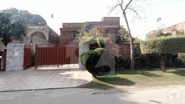 25 Marla House Sector G Model Town Lahore