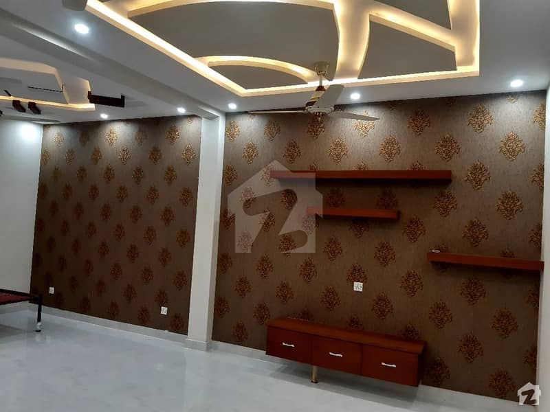 ایڈن بولیوارڈ ہاؤسنگ سکیم کالج روڈ لاہور میں 4 کمروں کا 5 مرلہ مکان 45 ہزار میں کرایہ پر دستیاب ہے۔