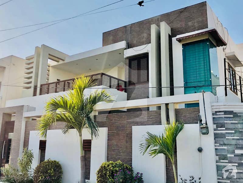 ڈی ایچ اے فیز 7 ڈی ایچ اے کراچی میں 6 کمروں کا 1 کنال مکان 10.5 کروڑ میں برائے فروخت۔