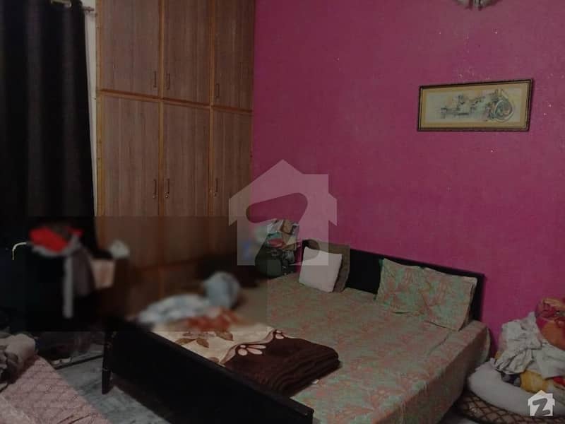 گلبرگ 3 - بلاک اے2 گلبرگ 3 گلبرگ لاہور میں 2 کمروں کا 6 مرلہ بالائی پورشن 25 ہزار میں کرایہ پر دستیاب ہے۔