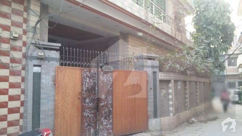 اعوان ٹاؤن لاہور میں 5 کمروں کا 10 مرلہ مکان 1.55 کروڑ میں برائے فروخت۔