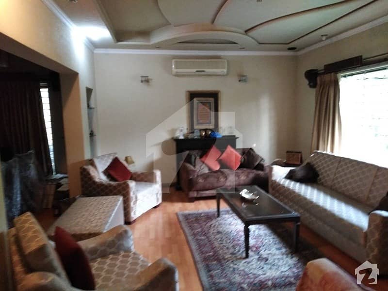 ڈی ایچ اے فیز 4 ڈیفنس (ڈی ایچ اے) لاہور میں 5 کمروں کا 1 کنال مکان 4.25 کروڑ میں برائے فروخت۔
