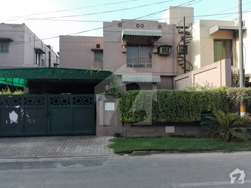 ایڈن ایوینیو ایڈن لاہور میں 3 کمروں کا 13 مرلہ مکان 2.35 کروڑ میں برائے فروخت۔
