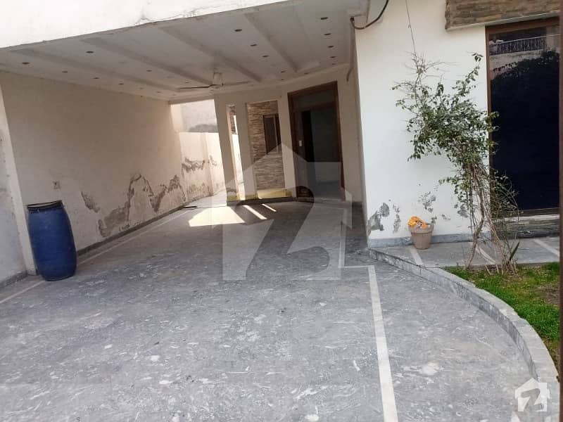 Commercial House For Rent Prime Location