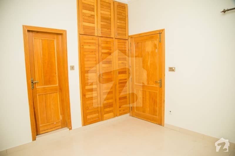 بحریہ ٹاؤن فیز 4 بحریہ ٹاؤن راولپنڈی راولپنڈی میں 5 کمروں کا 10 مرلہ مکان 2.35 کروڑ میں برائے فروخت۔