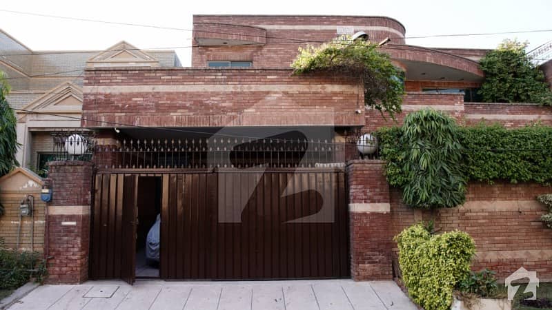 Luxurious 1 Kanal Home In Allama Iqbal Town Pak Block Lahore