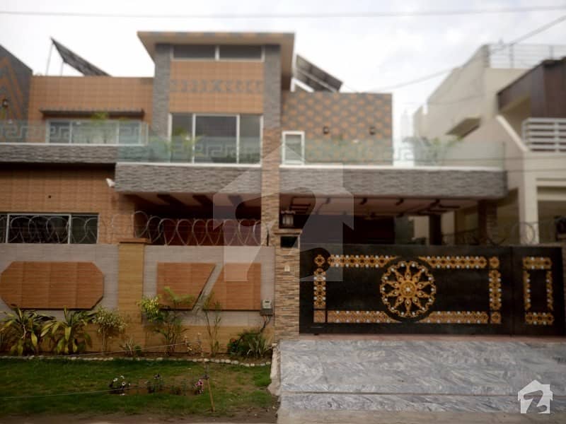 ڈیوائن گارڈنز ۔ بلاک سی ڈیوائن گارڈنز لاہور میں 5 کمروں کا 1 کنال مکان 4.5 کروڑ میں برائے فروخت۔