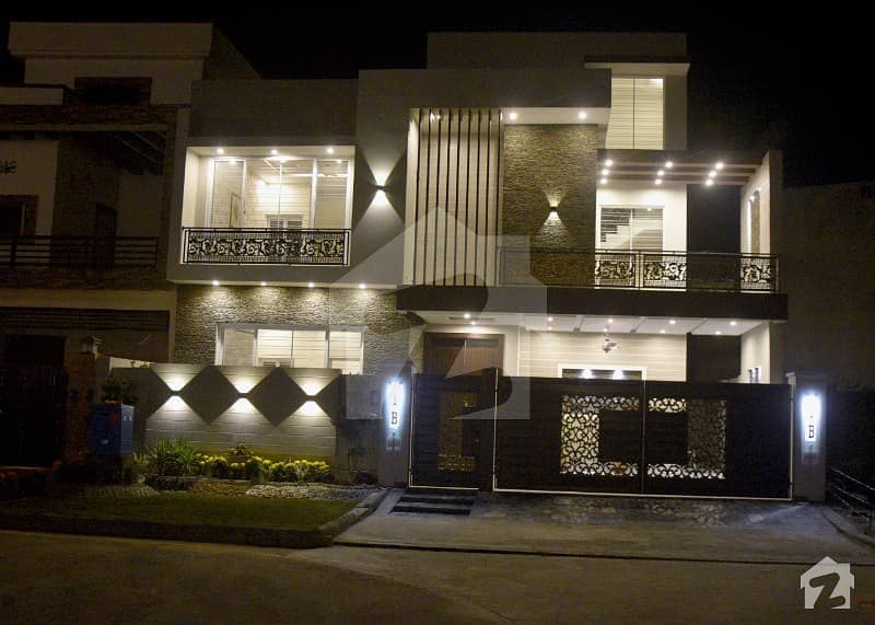 لنگڑیالی سیالکوٹ میں 4 کمروں کا 10 مرلہ مکان 3.1 کروڑ میں برائے فروخت۔