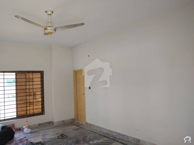 4050  Square Feet Upper Portion In Aslam Shaheed Road Is Available