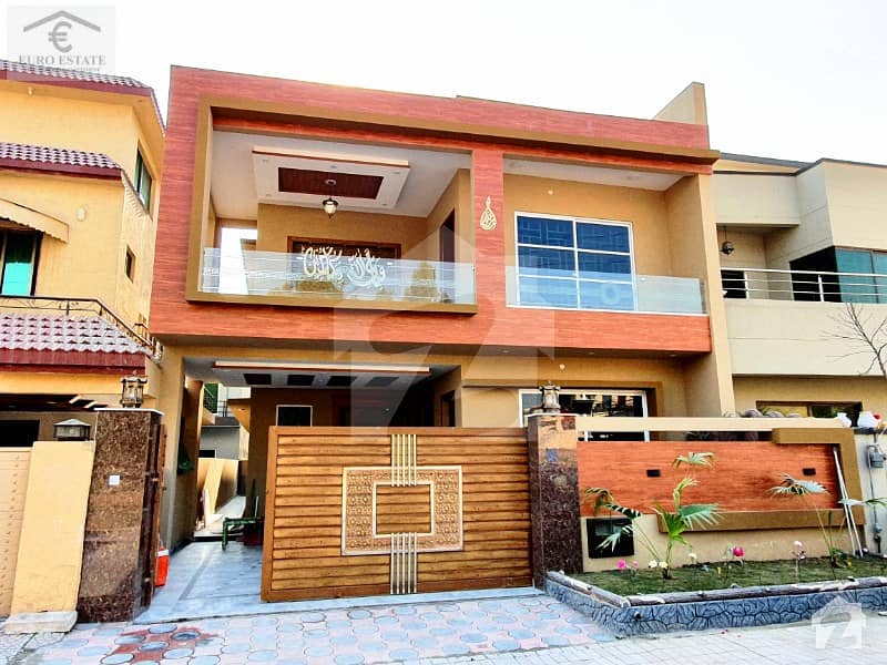 Amazing 10 Marla Double Unit House For Sale